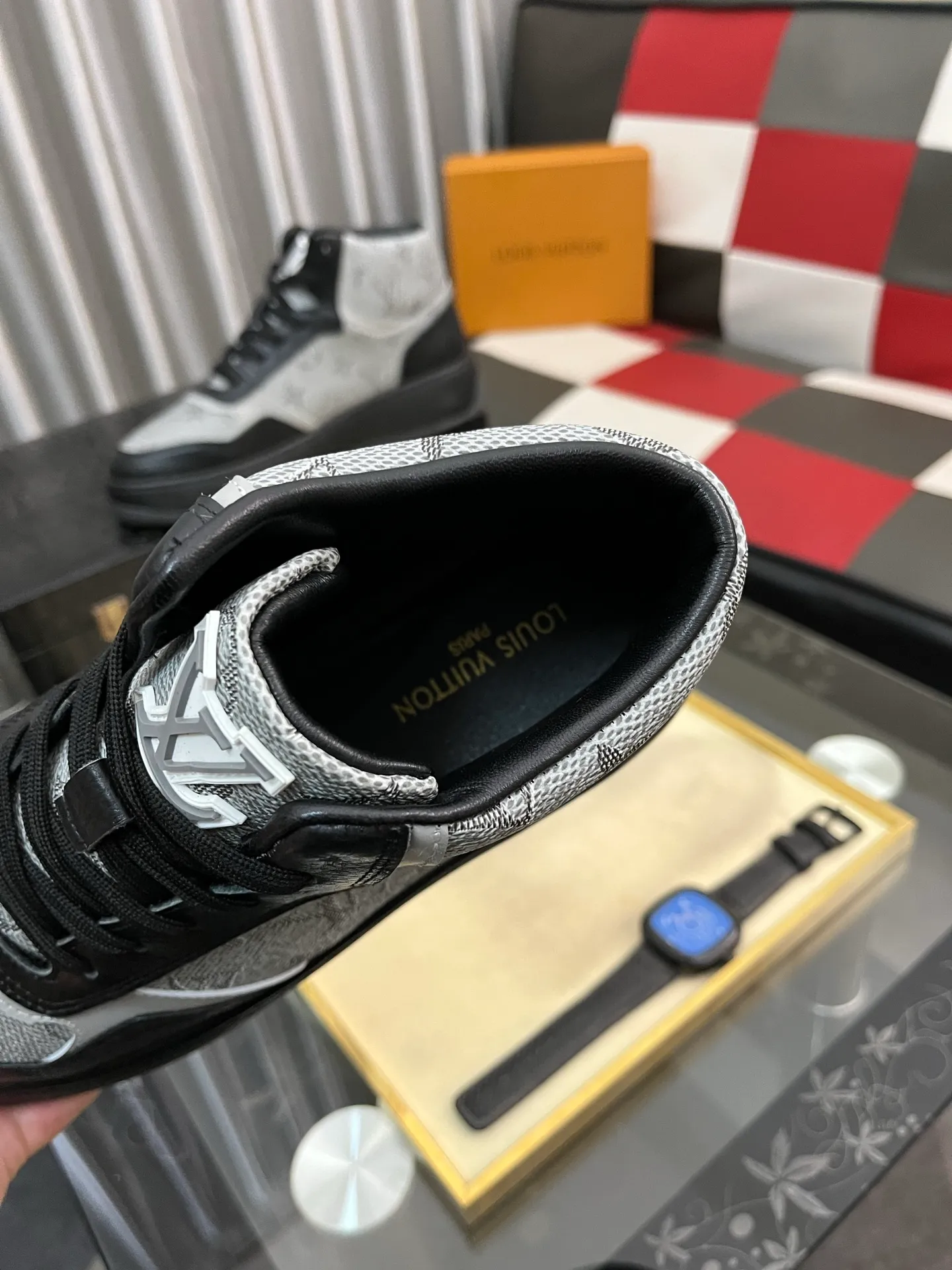 Ex-factory price: 438⌚️⌚️[LOUIS VUITTON] Same style as Louis Vuitton* official website 🚹Men's high-top casual shoes❤️Same style as popular celebrities and big names ~ Best-selling at home and abroad Lv focuses on the checkerboard series...Imported first-layer cowhide with special fabric ➕Full cotton, code number: 38-443️⃣Colors available